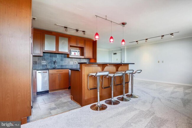Building Photo - 4390 Lorcom Ln