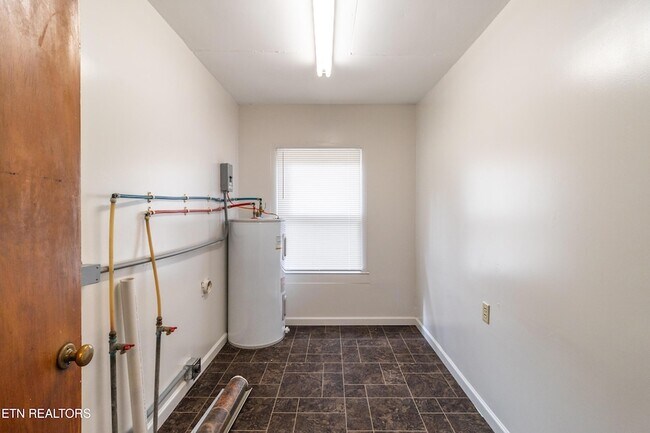 Building Photo - 6520 Jackie Ln