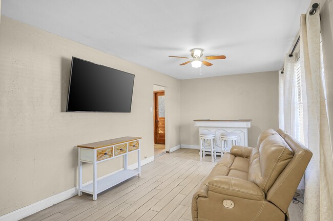 Building Photo - 3306 Earl St