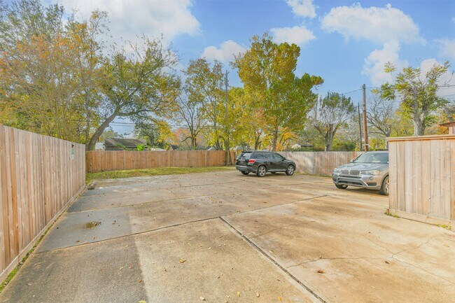 Building Photo - 9217 Carousel Ln