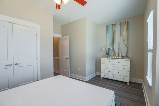 Building Photo - 238 N Sand Palm Rd