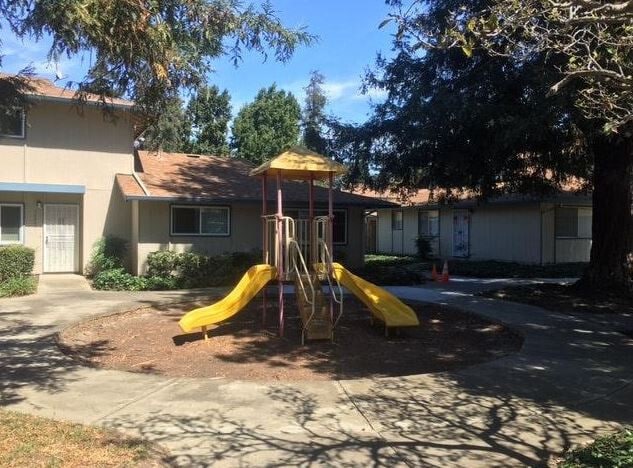 Building Photo - Cozy & Centrally Located 3 Bedroom Townhouse in Fremont!