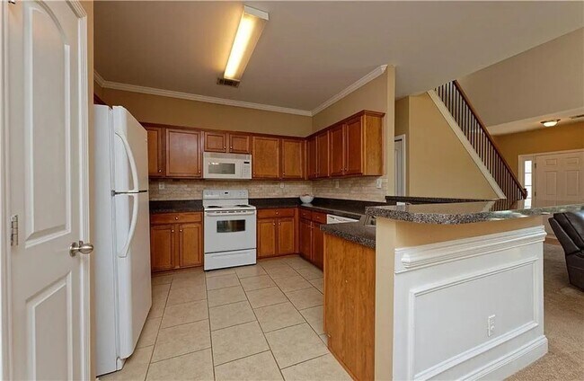 Building Photo - 5 Bedroom 3.5 Bathroom House in Douglasvil...