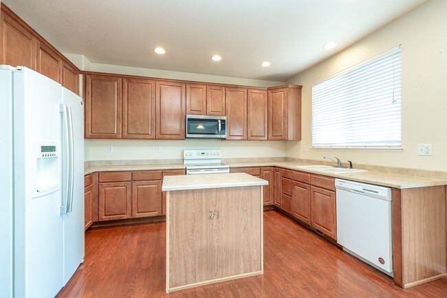 Building Photo - Single Family House for Rent - Claremont Ranch, Colorado