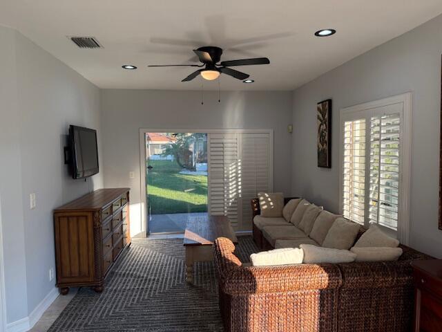 Building Photo - 9927 Kamena Cir