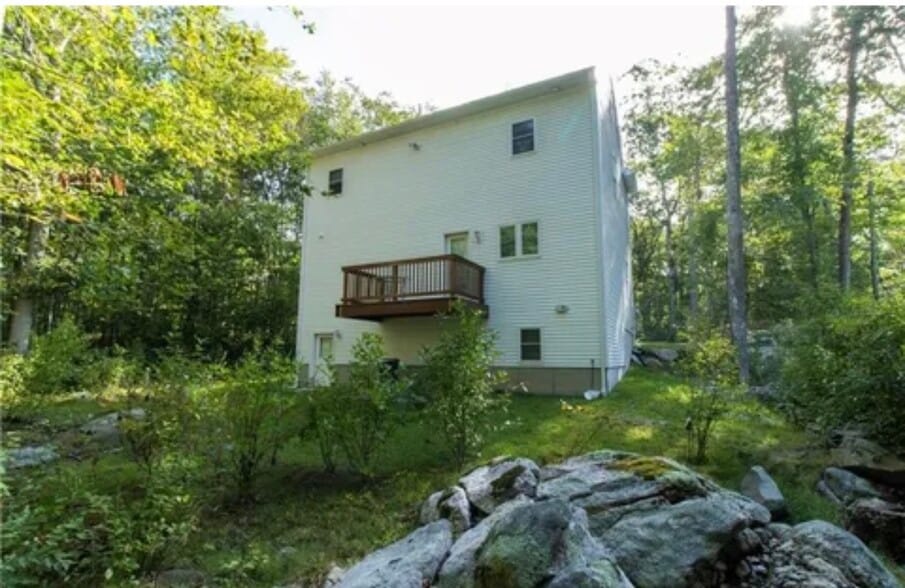 Building Photo - 83 W Shore Dr