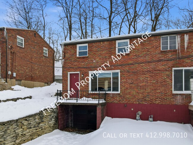 Building Photo - 3396 Columbia Dr