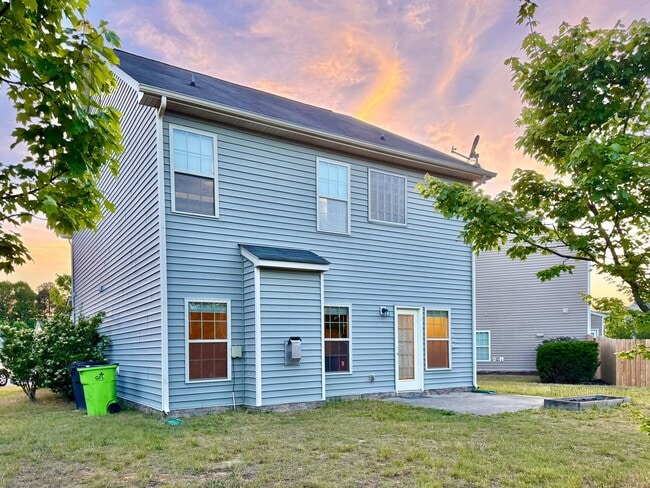 Building Photo - Spacious 3BR/2.5BA Home on Quiet Cul-de-Sac in Knightdale's Churchill Community