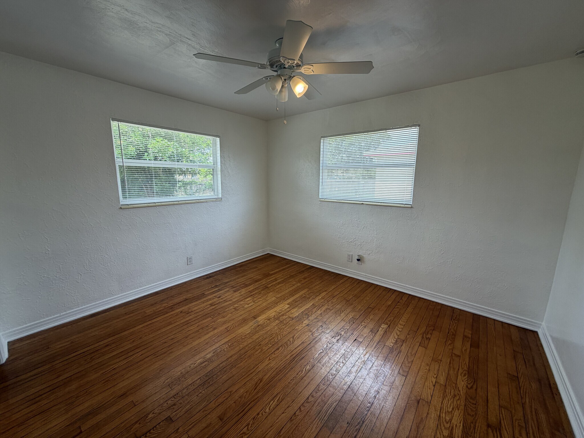 Building Photo - 2 Bed/1 Bath