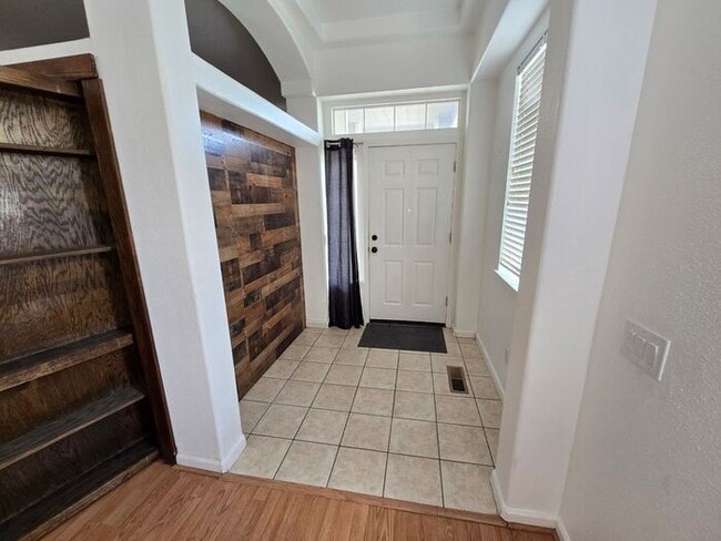 Building Photo - Stylish 4-Bedroom Home Near Red Hawk Golf ...