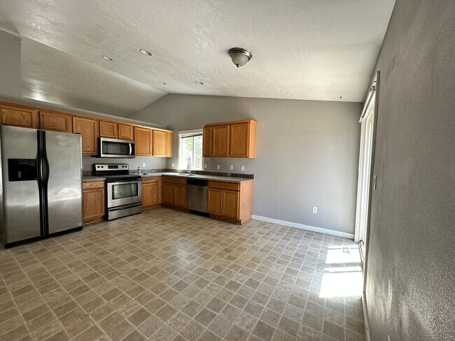 Building Photo - New Carpet