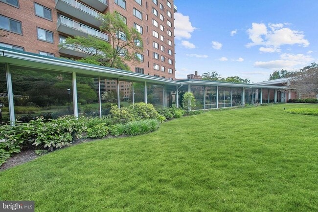 Building Photo - 4201 Cathedral Ave NW