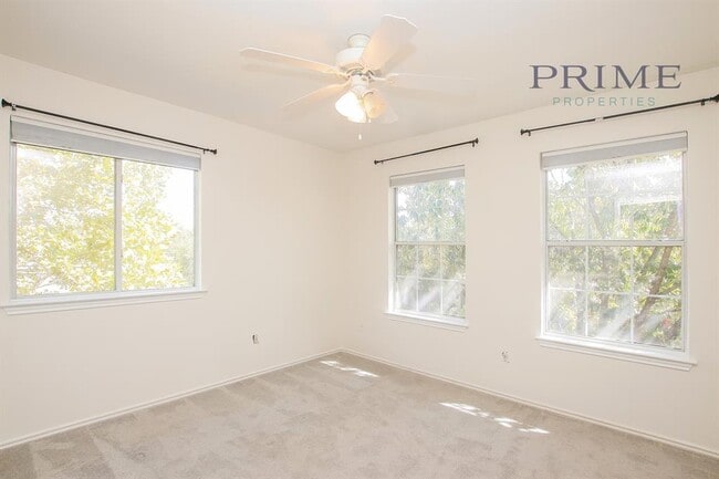 Building Photo - 8410 Dulcet Dr