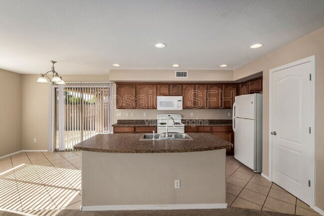 Building Photo - 5215 W Hasan Dr