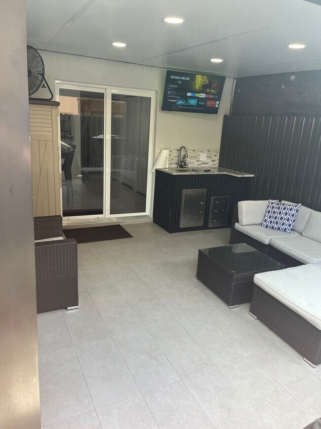 Building Photo - 2221 W 52nd St