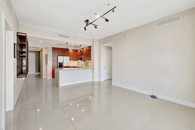 Building Photo - 315 NE 3rd Ave