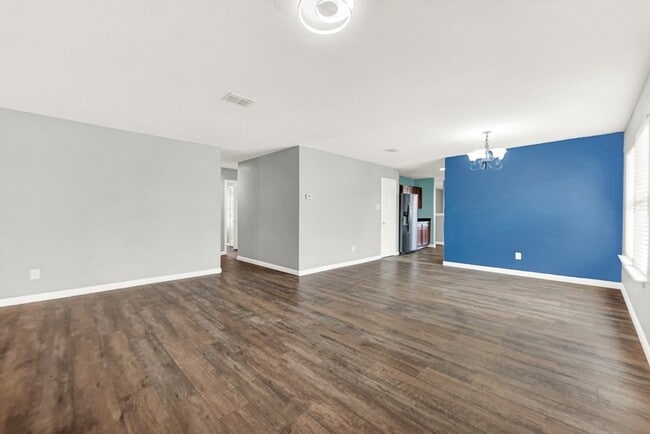 Building Photo - 4613 Mountain Oak St