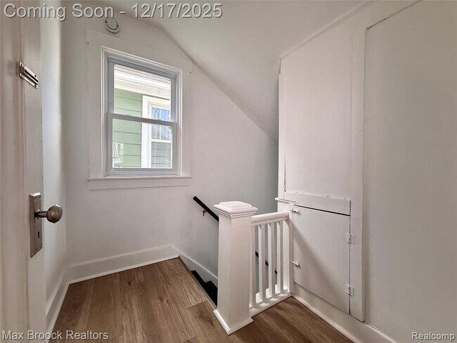 Building Photo - 36 E Bernhard Ave