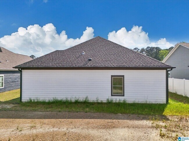 Building Photo - 152 Kings Wy