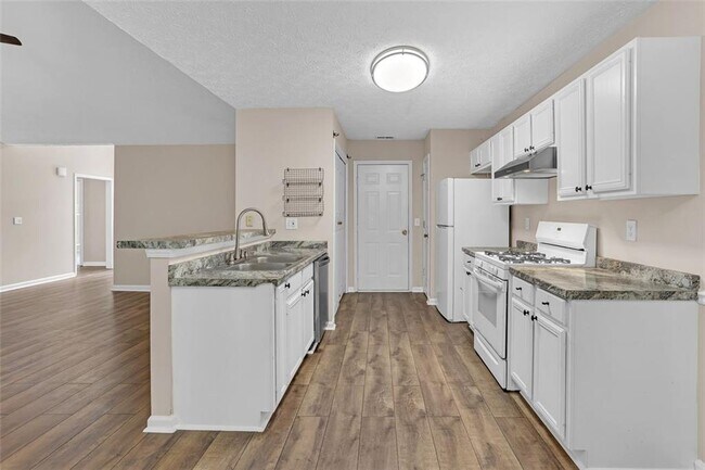 Building Photo - 1315 Sweetwater Ct