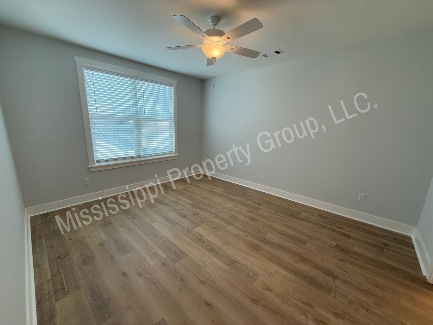 Building Photo - 617 Miramar Ln