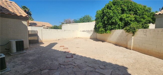 Building Photo - 1796 Nuevo Rd
