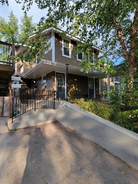 Duplex - 308 Lewis St S
