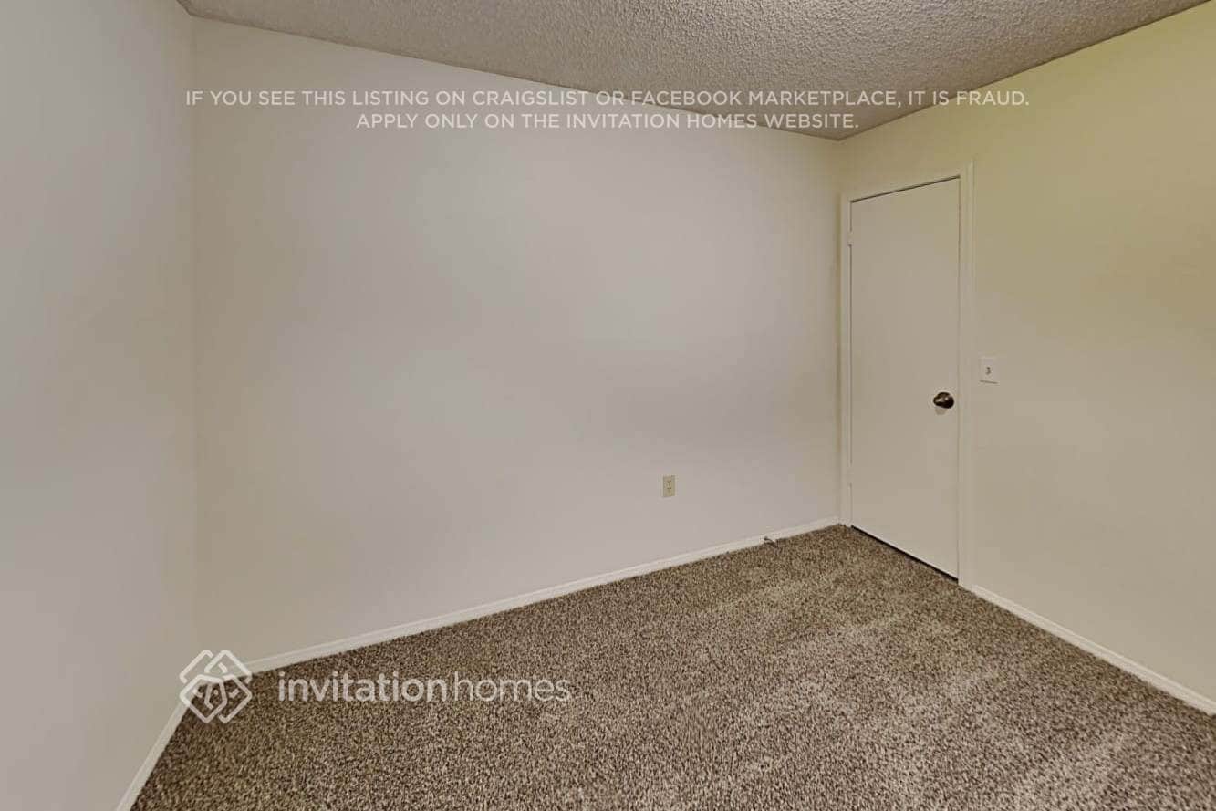 Building Photo - 1545 E Laurel Ave