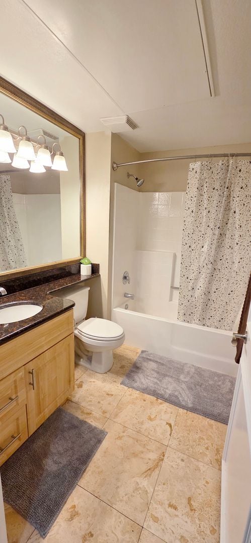 Building Photo - Short or long term available! Beautifl furnished 1 bedroom located in the heart of the strip!