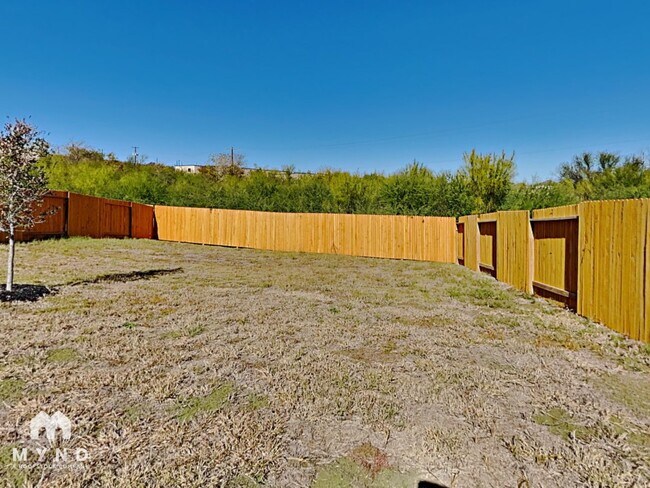 Building Photo - 9107 Crestway Rd