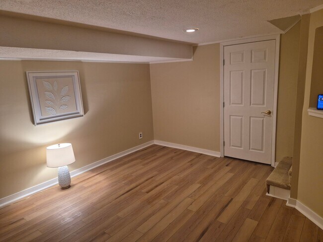 Building Photo - 803 S Medford Cir