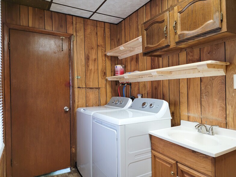 Building Photo - 189 W Maple Grove Rd