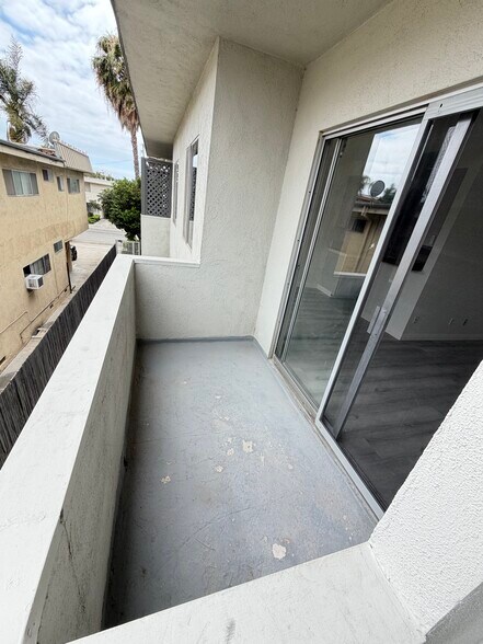 Building Photo - 3820 Mentone Ave