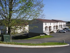 Building Photo - Colonial Apartment Complex