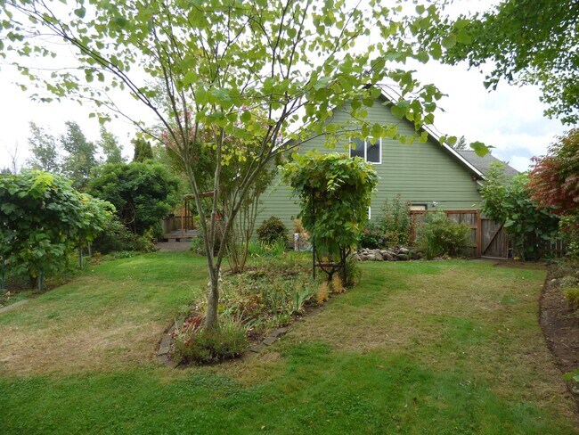 Building Photo - 3 bed 2 bath in Northeast Salem