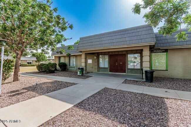 Building Photo - 2034 W Elm St