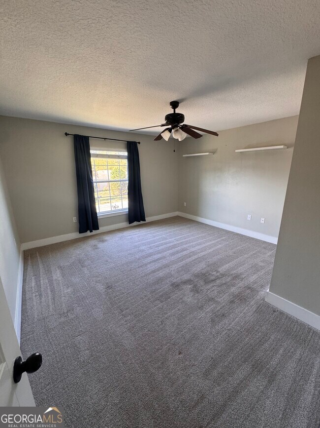 Building Photo - 219 Pine Bluff Dr