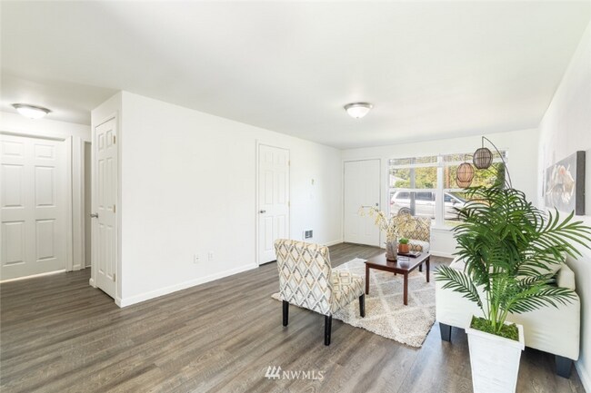 Building Photo - 1744 N Rainier Ave