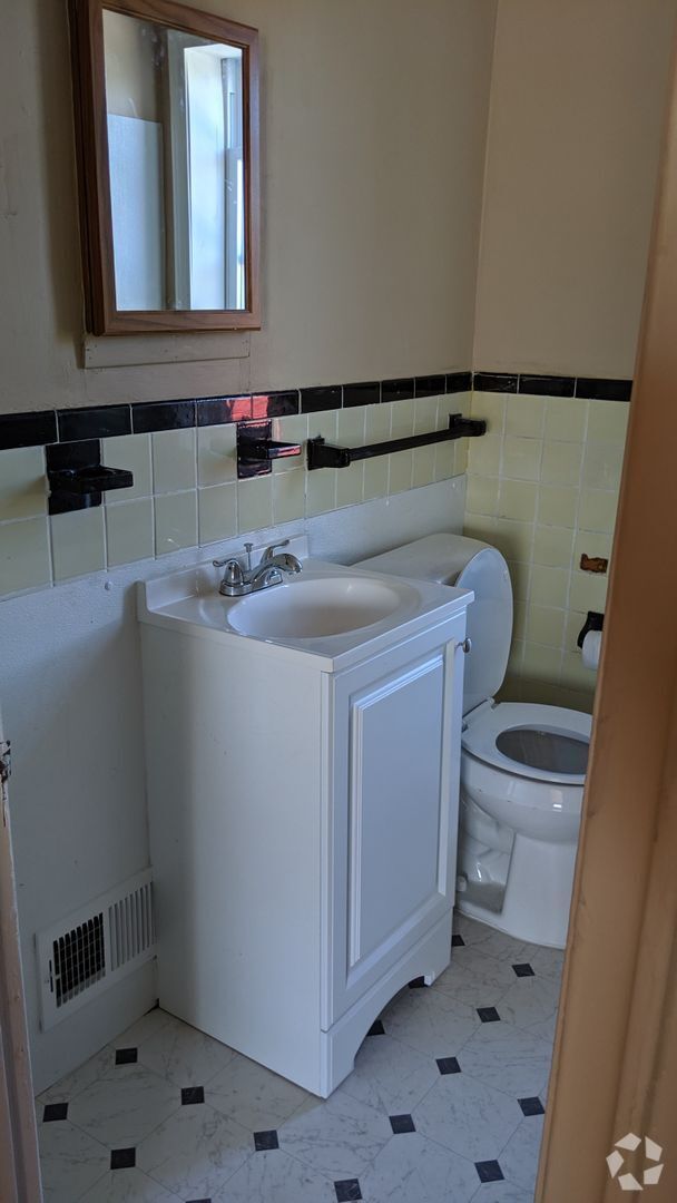 Building Photo - 2 bedroom townhome Detroit Westside