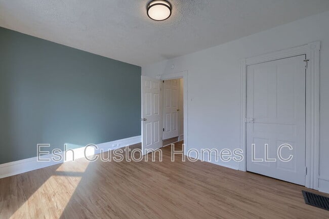 Building Photo - 227 S Ann St