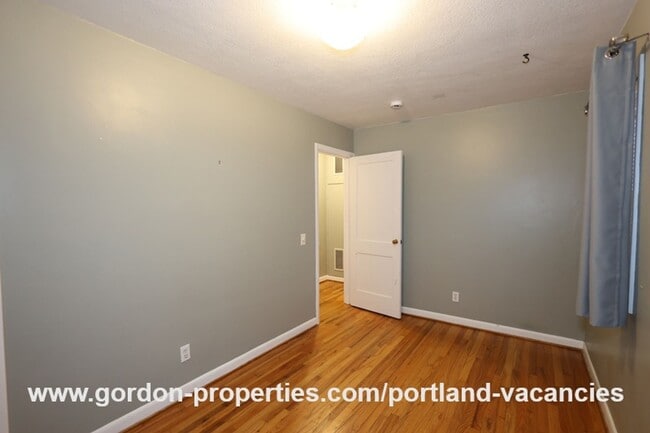 Building Photo - SE Flavel St - Woodstock 3 bedroom home with single car garage