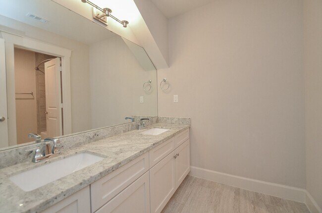 Building Photo - 5413 De Milo Dr