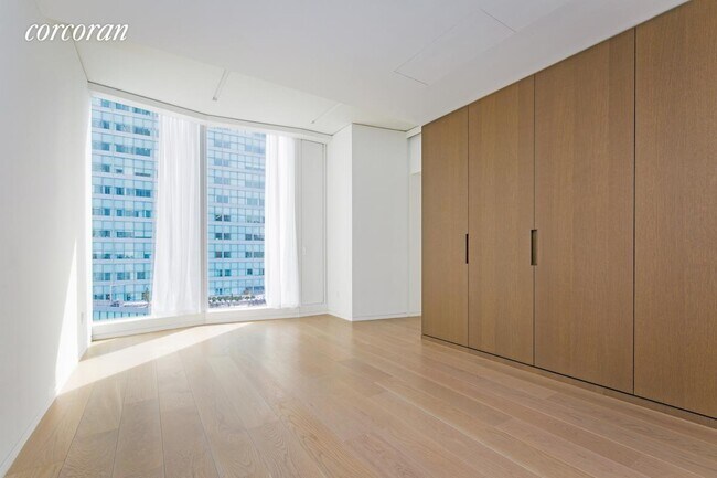Building Photo - 100 E 53rd St