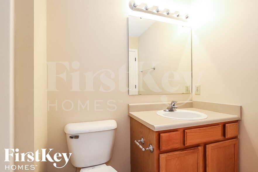 Building Photo - 7228 Village Oaks Dr