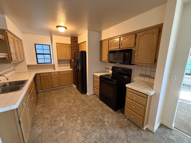 Building Photo - Cute 3 Bedroom Home in Sparks!