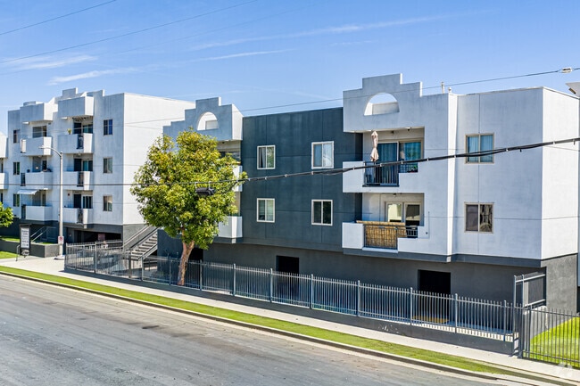Building Photo - Harmony Gates