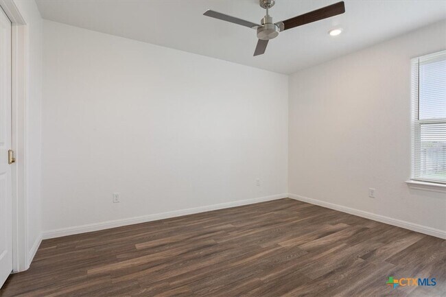 Building Photo - 5807 Betty Lou Dr