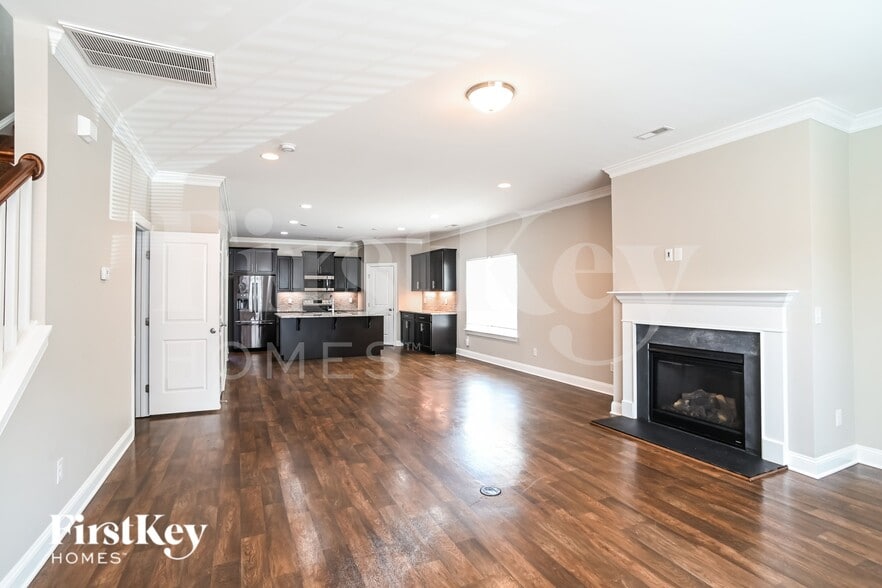 Building Photo - 8736 Aspinwall Dr
