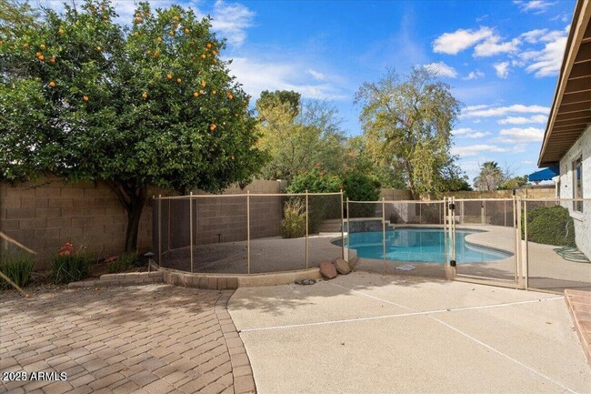 Building Photo - 5345 E Crocus Dr