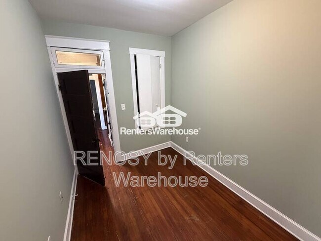 Building Photo - 400 Lyndhurst St